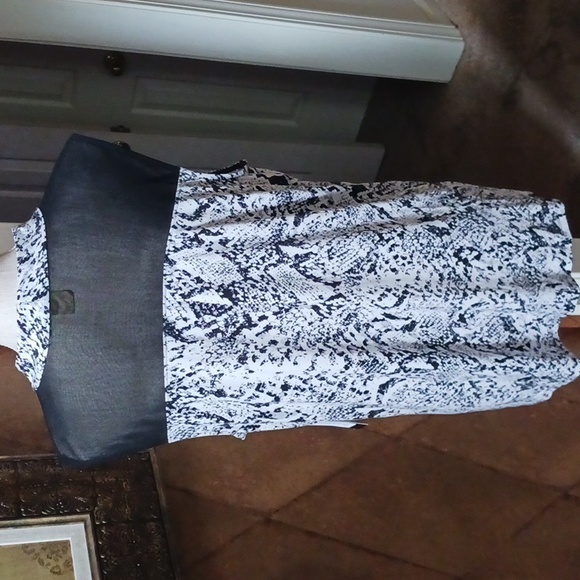 NEW Worthington Black Mesh Python Print Top - Picture 8 of 11